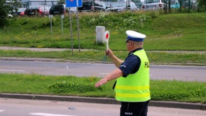 Chciał przejechać policjanta. Trwa obława