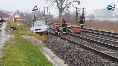 Chciał uniknąć zderzenia z sarną i wpadł na tory