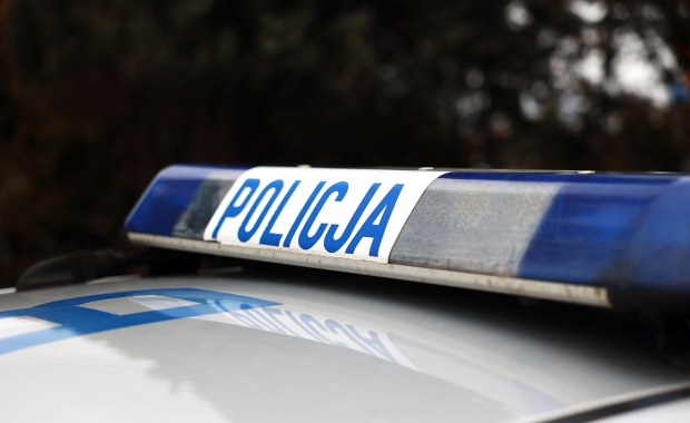 Chciał upozorować wypadek. Skatował ofiarę kijem i... położył się obok