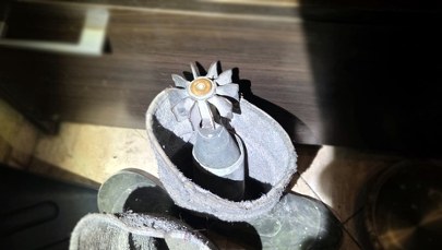 ​Chciał zrobić ozdobę z pocisku moździerzowego. Grozi mu 8 lat