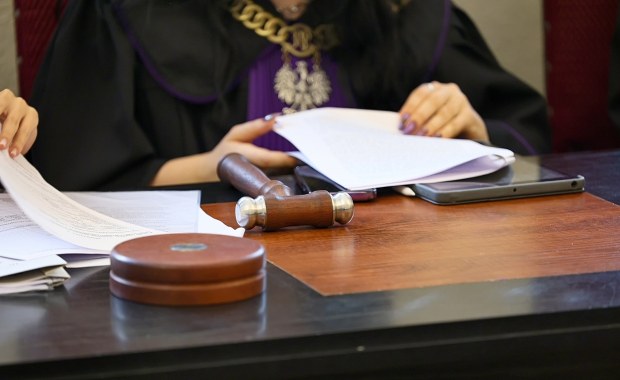 Chciała zabetonować ciało męża w łazience. Sąd złagodził wyrok