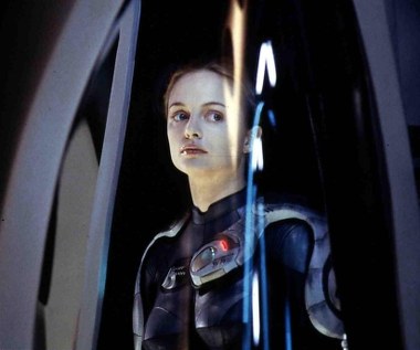 "Chciałam spróbować sił w nowej dla mnie roli, jakiej nigdy przedtem nie grałam. To nie jest jeden z tych typowych przygodowych filmów akcji, w których występujemy zazwyczaj; on przypomina grę i ma w sobie wiele uczucia" - tak Heather Graham wyjaśniała powody, dla których zdecydowała się wystąpić w filmie "Zagubieni w kosmosie". Obraz okazał się jednak klapą, któremu nie udało się nawet zwrócić kosztów produkcji. Mimo iż aktorzy podpisali kontrakt na występ w sequelu, ostatecznie nie doszło do jego realizacji.