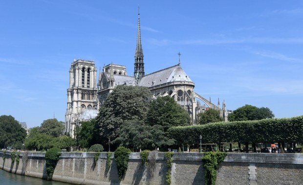 Chciały zdetonować samochód-pułapkę przed Notre Dame. Proces dżihadystek