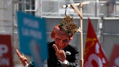 Chcieli pokazać prezydentowi swój gniew. W Paryżu policja użyła gazu