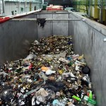 Chcieli przemycić 300 ton odpadów. Wpadli na granicy