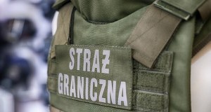 Chcieli rozbawić obsługę lotniska. Skończyli z mandatem i bez wakacji