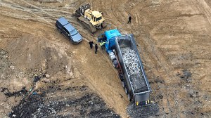 Chcieli się pozbyć 30 ton odpadów. Dron przyłapał ich na gorącym uczynku