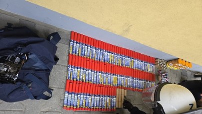 Chcieli wwieźć na stadion środki pirotechniczne karetką. Usłyszeli zarzuty 