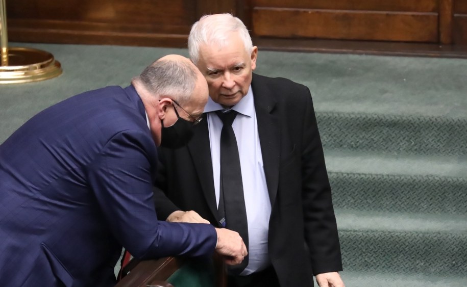 Chęć oddania głosu na rządzące ugrupowania zadeklarowało 32,2 proc. ankietowanych. / 	Tomasz Gzell    /PAP