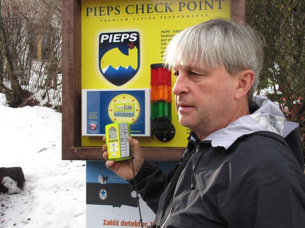 Check point to urządzenie do sprawdzania stanu detektorów lawinowych /Maciej Pałahicki /RMF FM