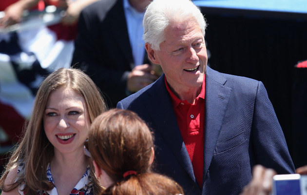 Chelsea Clinton z tatą /John Moore /Getty Images