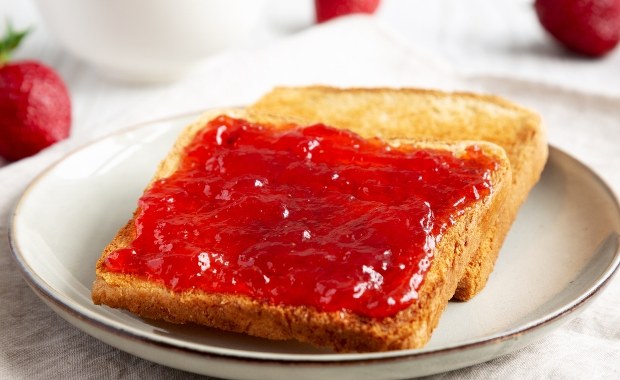 Chemia na śniadanie? Niepokojące wyniki badań dżemów