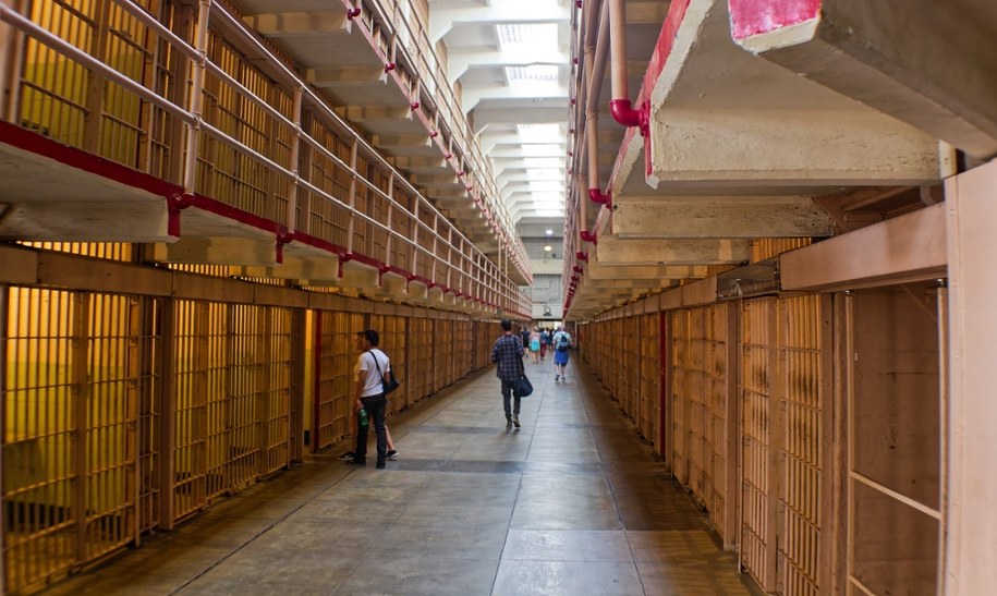 Chemiczna kastracja? Tak chcą walczyć z przeludnieniem więzień