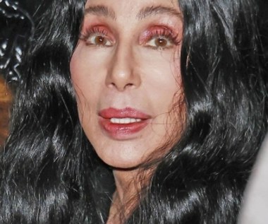 Cher chce kurateli nad synem. Synowa atakuje: "Ona nawet nie ubiera się sama"