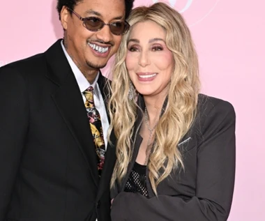 Cher ma chłopaka młodszego o 40 lat. "Poczuła się bardziej atrakcyjna niż kiedykolwiek"