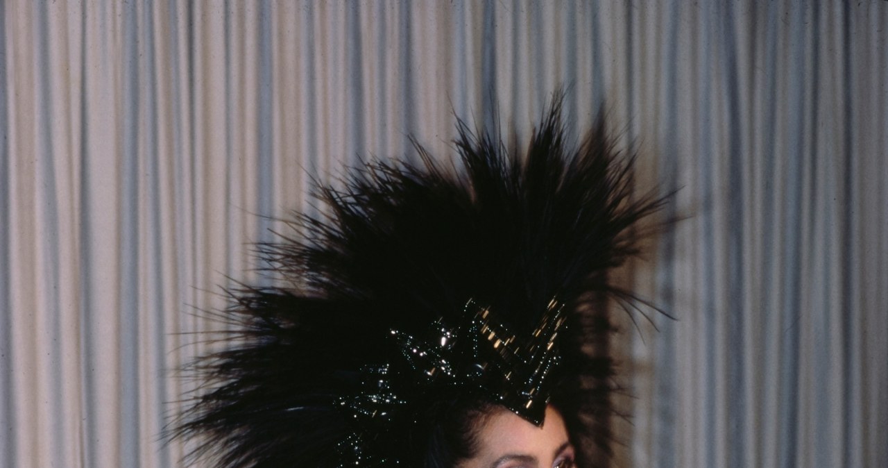 Cher miała zamiar wywołać tą kreacją kontrowersję. Cel został osiągnięty i stylizacja był szeroko komentowana /Michael Ochs Archives /Getty Images