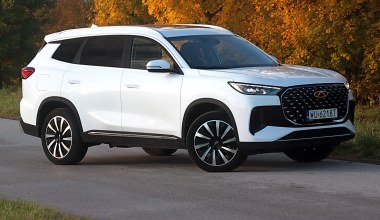 Chery Tiggo 8 ma ekran z laptopa, siedem miejsc i zaskakuje ceną