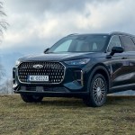 SUV Chery Tiggo 9 ma 428 KM, 7 miejsc i specjalny podnóżek. Cena zaskakuje