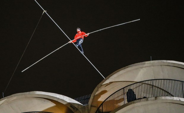 Chicago: Spacer na linie między drapaczami chmur