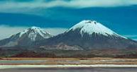 Chile, wulkany Payachatas i jezioro Chungara /Encyklopedia Internautica