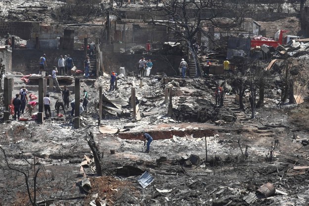 Chile, zniszczone w pożarze domy /	AA/ABACA /PAP