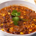 Chili sin carne: idealne danie jednogarnkowe na sylwestrową imprezę