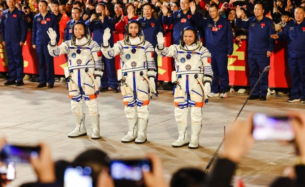 Chińczycy biorą myszy w Kosmos. Lecą Boskim Statkiem