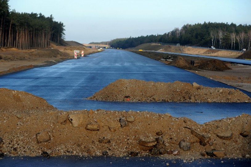 Chińczycy budowali polskie autostrady na Euro, ale nie bardzo im to szło /Wojciech Stróżyk /Reporter