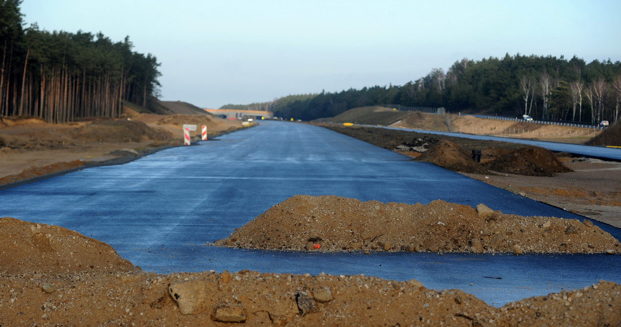 Chińczycy budowali polskie autostrady na Euro, ale nie bardzo im to szło /Wojciech Stróżyk /Reporter