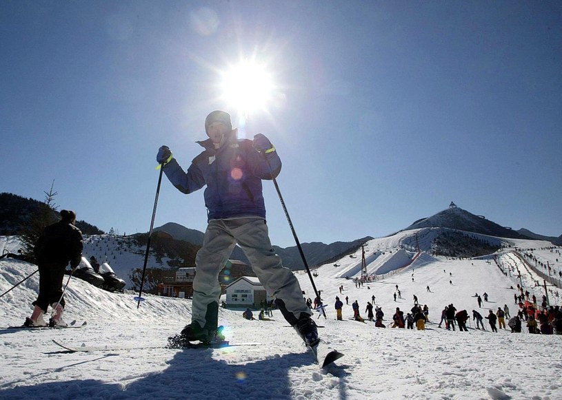 Chińczycy coraz chętniej jeżdżą na nartach /AFP