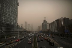 Chińczycy nie mają czym oddychać. Ogromny smog w Pekinie
