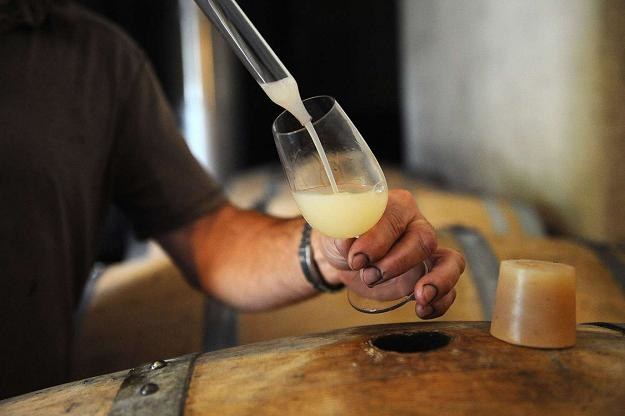 Chińczycy podrabiają nawet najdroższe francuskie wina... /AFP