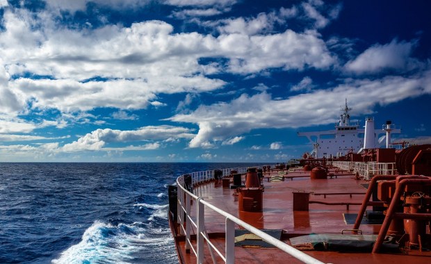 Chińczycy sprawdzają blokadę USA. Tankowiec płynie na Kubę