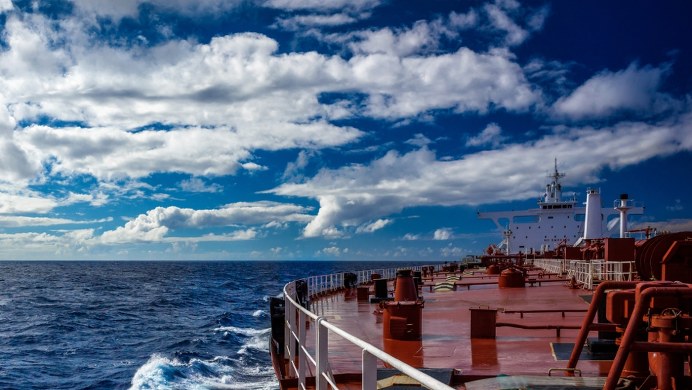 Chińczycy sprawdzają blokadę USA. Tankowiec płynie na Kubę