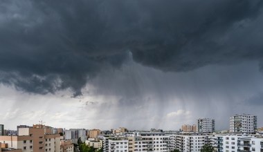 Chińczycy sprowadzili deszcz dronami. 30 basenów w jeden dzień