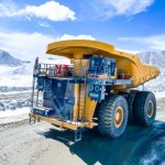 Chińczycy stworzyli ogromne ciężarówki z napędem elektrycznym. Ważą 240 ton