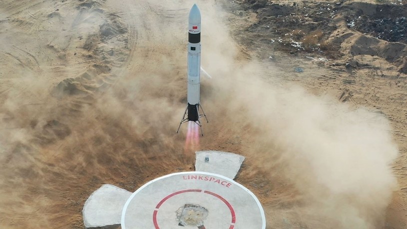 Chińczycy też lądują rakietami jak SpaceX. Teraz chcą zbudować swojego Starshipa /Geekweek
