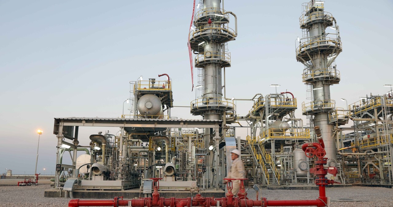 Chińczycy wygrywają przetargi koncesyjne na wydobycie ropy i gazu w Iraku (na zdj. jedno z irackich pól wydobywczych). Fot. KHALIL DAWOOD /AFP