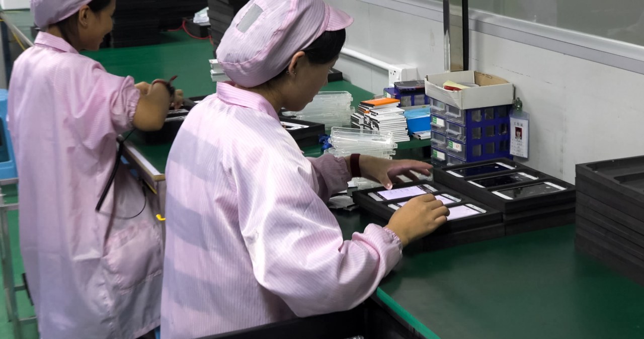 Chińscy giganci technologiczni po cichu ograniczają działalność w Rosji