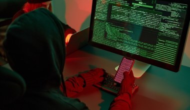 Chińscy hakerzy masowo szpiegują. Wirus w sieciach wielu firm