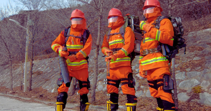 Chińscy strażacy wyposażeni w nowe egzoszkielety /Fot.CASIC /materiały prasowe