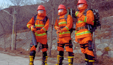 Chińscy strażacy wyposażeni w zaawansowane egzoszkielety