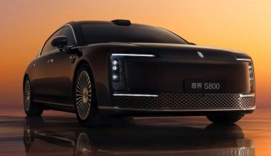 Chińska limuzyna podbija rynek. BMW, Porsche i Mercedes w tyle