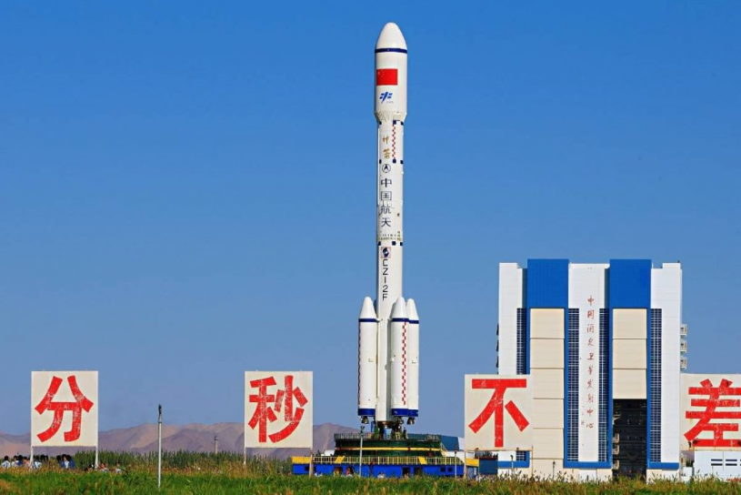 Chińska rakieta CZ-2F /materiały prasowe