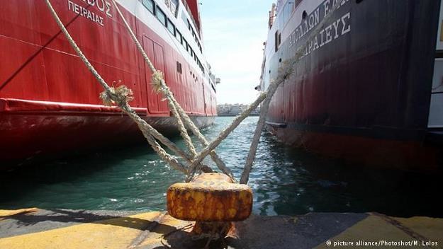 Chiński koncern armatorski Cosco przejmuje większość akcji portu w Pireusie /Deutsche Welle
