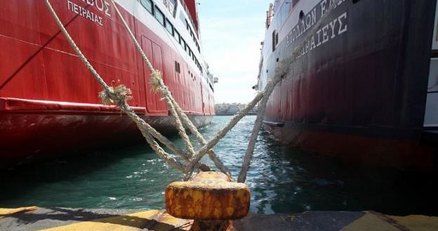 Chiński koncern armatorski Cosco przejmuje większość akcji portu w Pireusie /Deutsche Welle