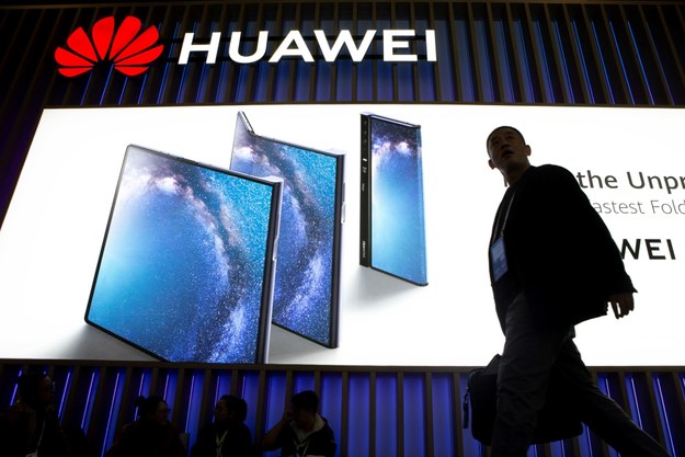 Chiński koncern telekomunikacyjny Huawei złożył pozew przeciwko Stanom Zjednoczonym /ENRIC FONTCUBERTA /PAP/EPA
