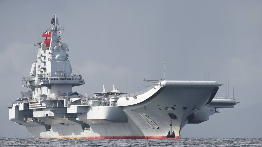Chiński lotniskowiec /Shutterstock