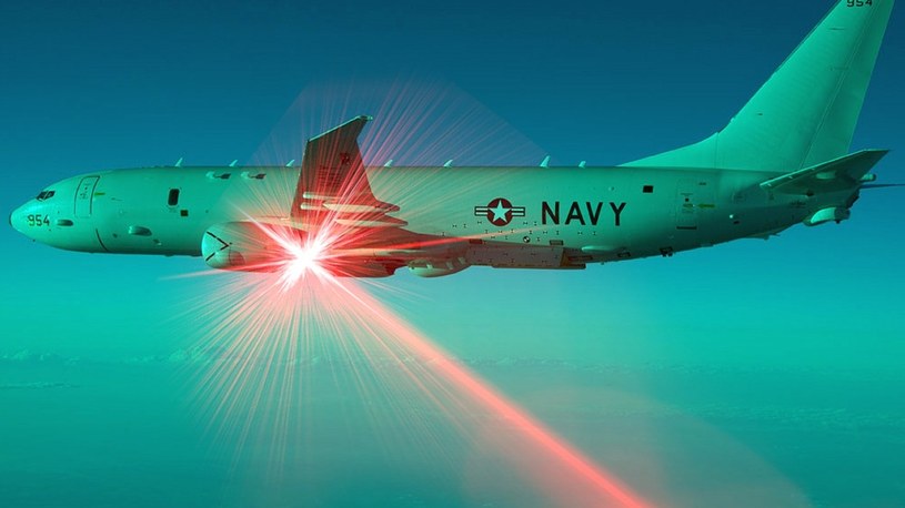 Chiński niszczyciel zaatakował działem laserowym amerykański samolot /Geekweek