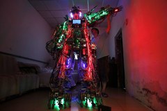 Chiński samouk stworzył robota ze … złomu!